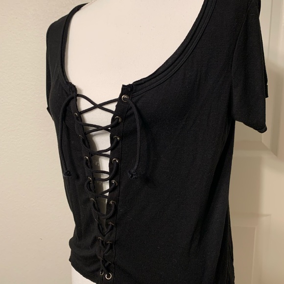 5/$25!!!  Rue Lace Up Front Top - Picture 2 of 9